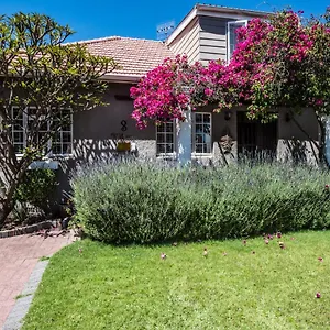 Bed & Breakfast Greenlawns, Cape Town